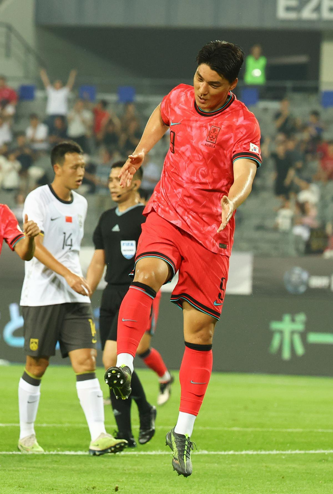 홍명보호 한국 축구, 중국에 3-0 완승