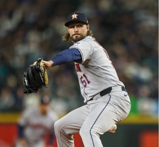 와이스 157km 던져도 되는게 없다