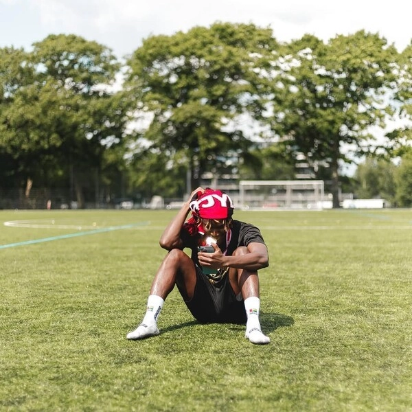 맙소사! "흉기 찔려 치명적인 부상"