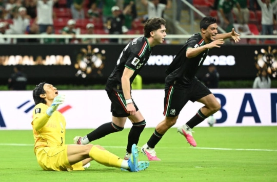 '통한의 수비 실수' 개최국 멕시코에 0-1 석패→조 1위 멀어졌다