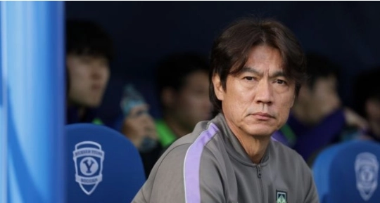 홍명보 감독 “남은 시간 완성도 높이겠다” VS 축구팬들 “진작에 높였어야지