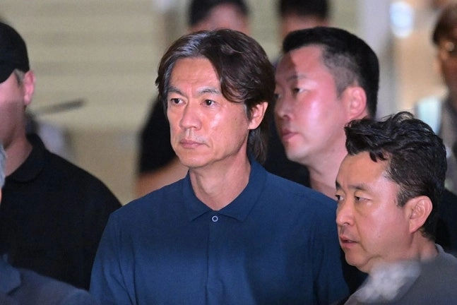 “살해 위협받아 긴급하게 도피” 외신들 일제히 ‘조별리그 탈락 후 자진 사임’